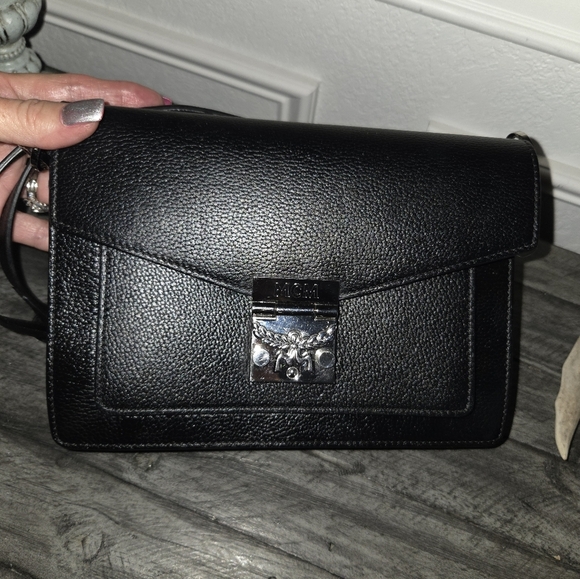 MCM Elegant Black Leather Crossbody Bag - Picture 6 of 10